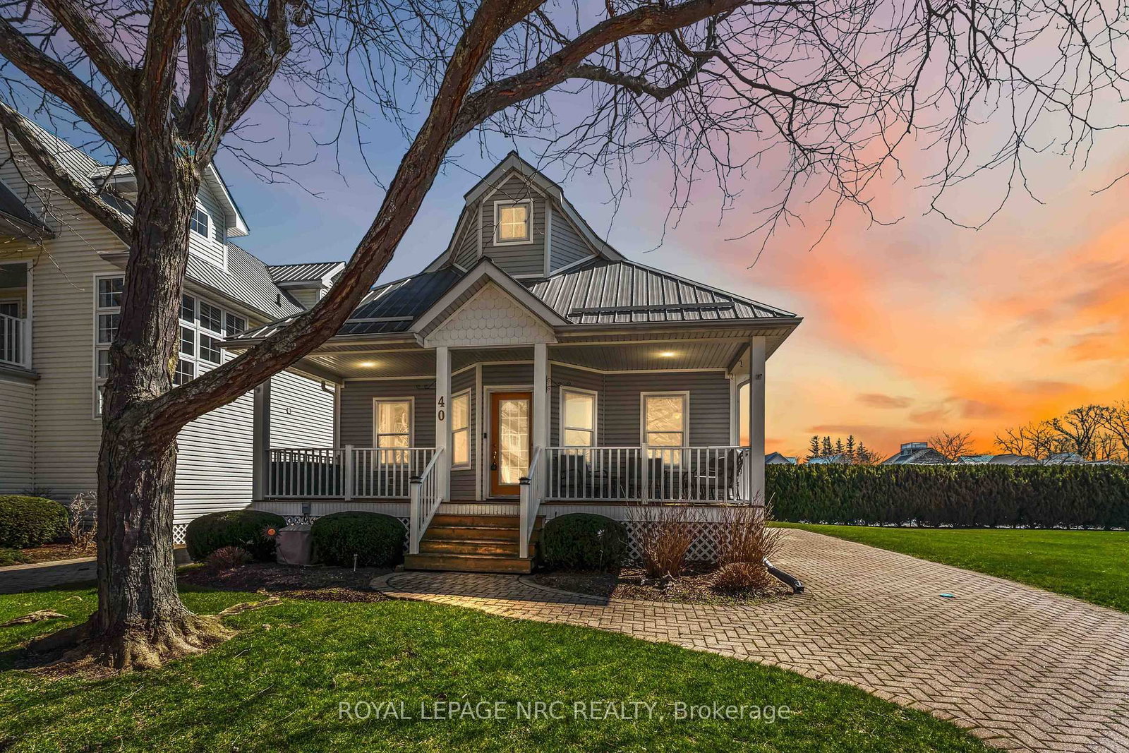 Detached House for sale at 40 Newport Beach Boulevard, Fort Erie, Ontario, L0S 1B0 - Crystal Beach - MLS: X12976872