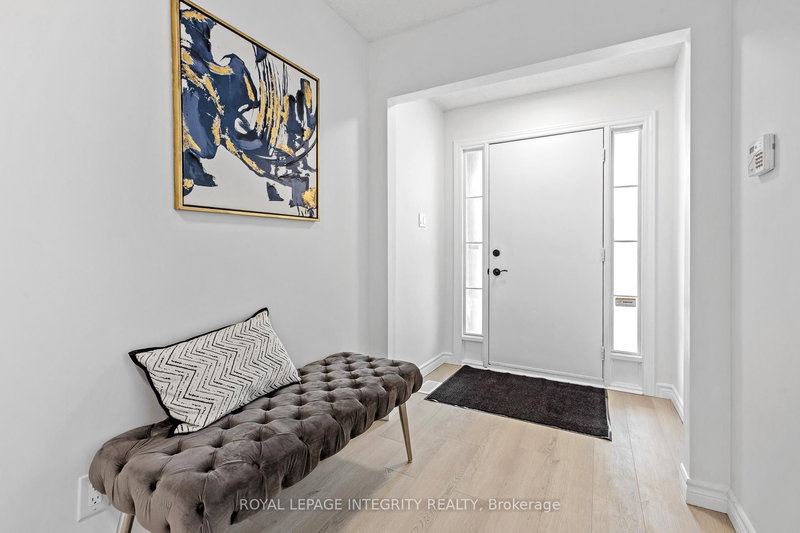 6368 Viseneau Dr, Orleans, K1C 2J2 | Image 2