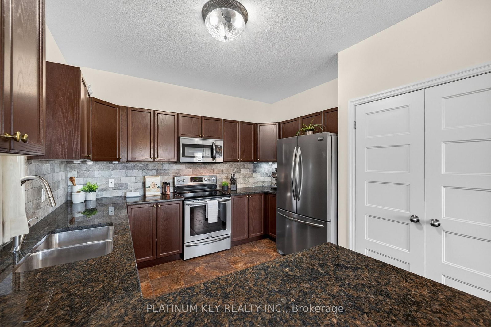 Detached House for sale at 2682 Tokala Trail, London North, Ontario, N6G 5B4 - North S - MLS: X12976922