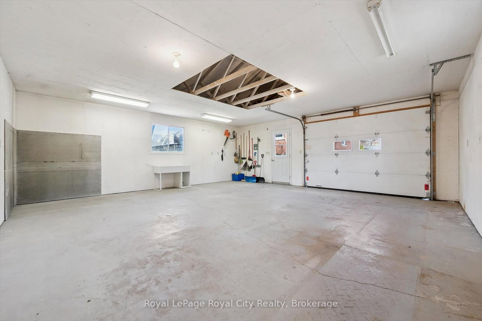 16 Kenwood Crescent - Photo 2