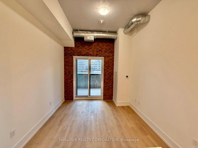 411 - 206 King Street W