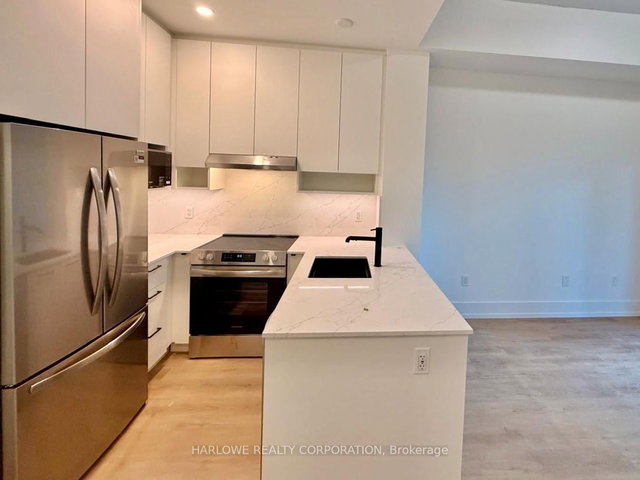 411 - 206 King Street W