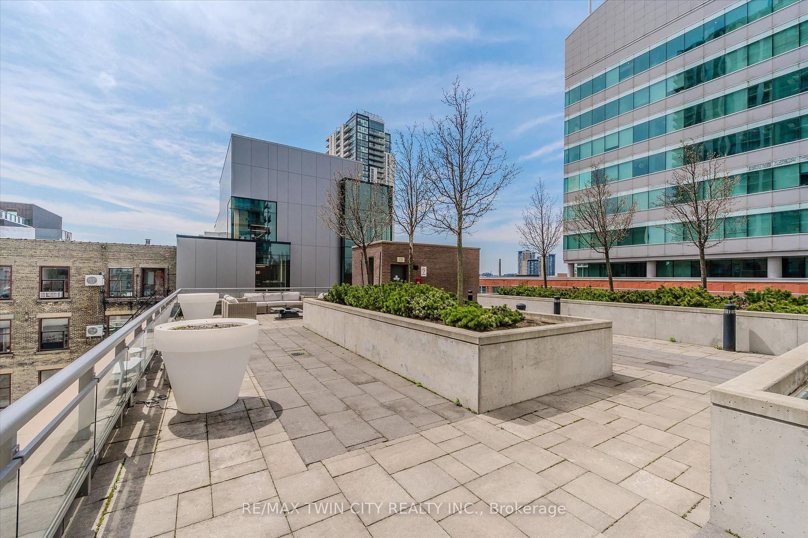 85 Duke Street W, Unit 103 - Photo 32