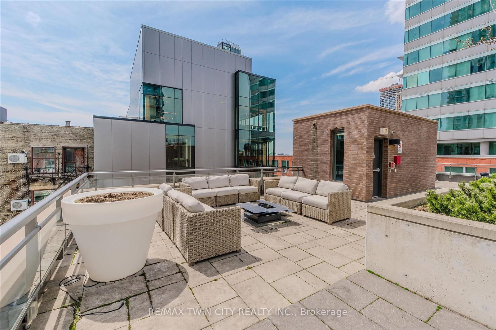 85 Duke Street W, Unit 103 - Photo 33