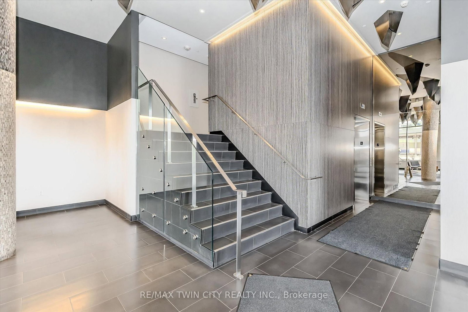 85 Duke Street W, Unit 103 - Photo 34