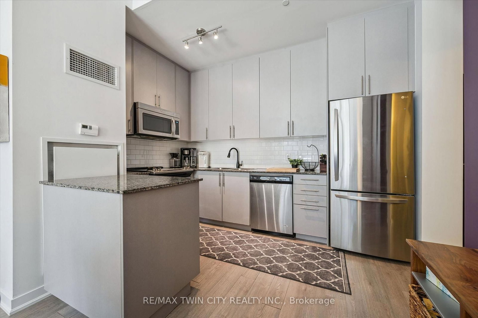 85 Duke Street W, Unit 103 - Photo 4