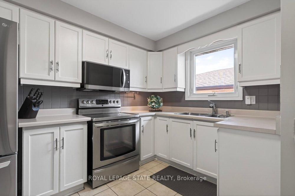 Detached House for sale at 39 Trenholme Crescent, Hamilton, Ontario, L8W 2L4 - Trenholme - MLS: X12977550