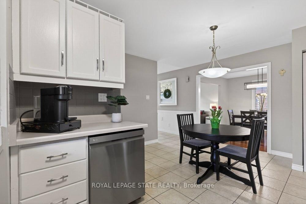 Detached House for sale at 39 Trenholme Crescent, Hamilton, Ontario, L8W 2L4 - Trenholme - MLS: X12977550