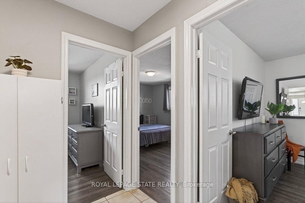 Detached House for sale at 39 Trenholme Crescent, Hamilton, Ontario, L8W 2L4 - Trenholme - MLS: X12977550