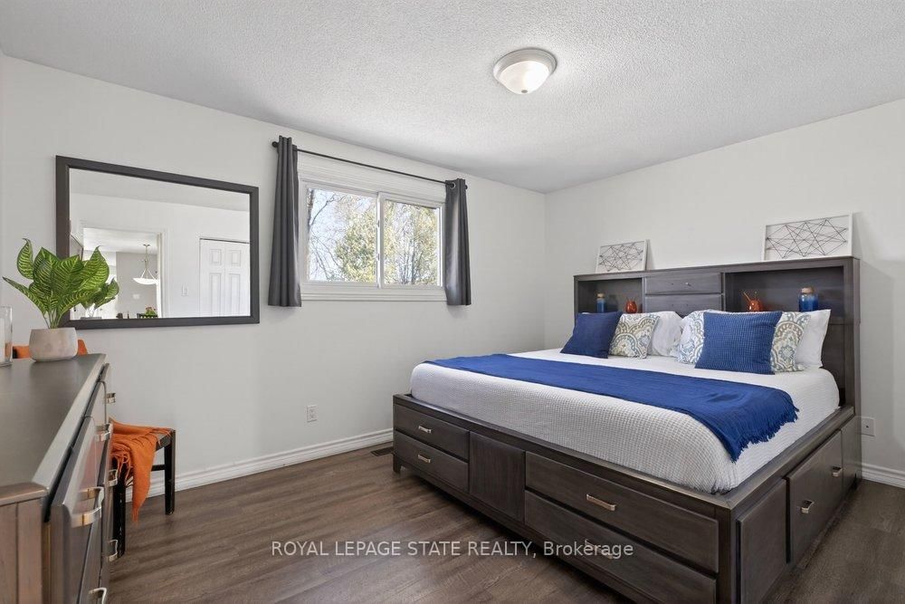 Detached House for sale at 39 Trenholme Crescent, Hamilton, Ontario, L8W 2L4 - Trenholme - MLS: X12977550