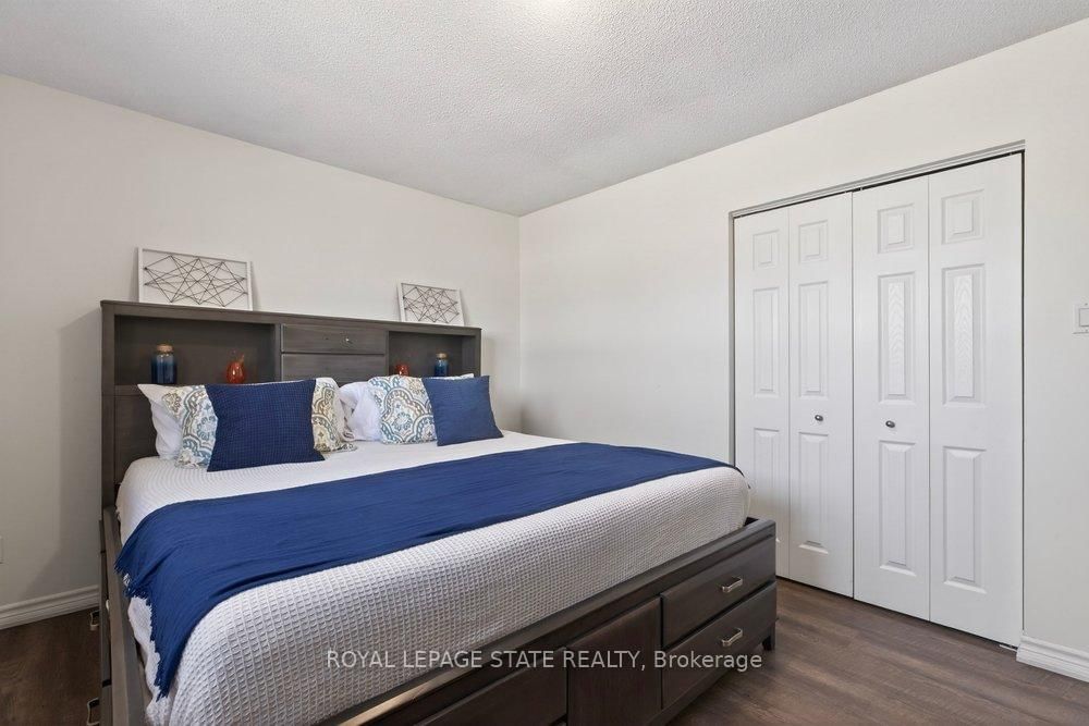 Detached House for sale at 39 Trenholme Crescent, Hamilton, Ontario, L8W 2L4 - Trenholme - MLS: X12977550