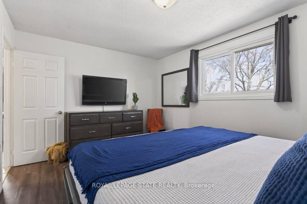 Detached House for sale at 39 Trenholme Crescent, Hamilton, Ontario, L8W 2L4 - Trenholme - MLS: X12977550