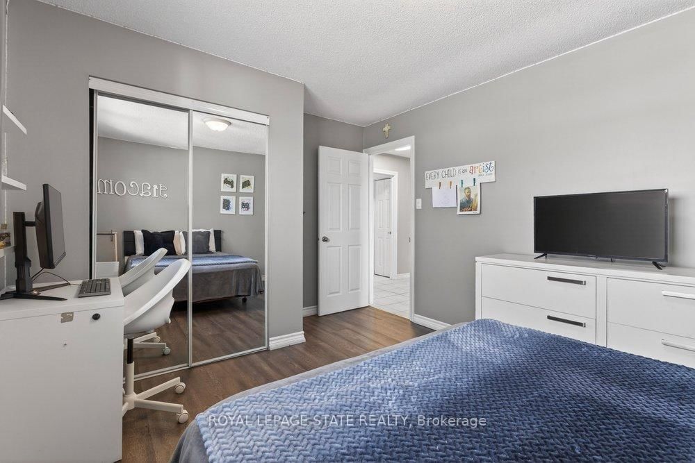 Detached House for sale at 39 Trenholme Crescent, Hamilton, Ontario, L8W 2L4 - Trenholme - MLS: X12977550