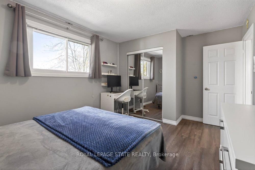 Detached House for sale at 39 Trenholme Crescent, Hamilton, Ontario, L8W 2L4 - Trenholme - MLS: X12977550