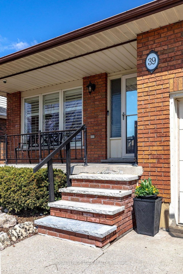 39 Trenholme Crescent