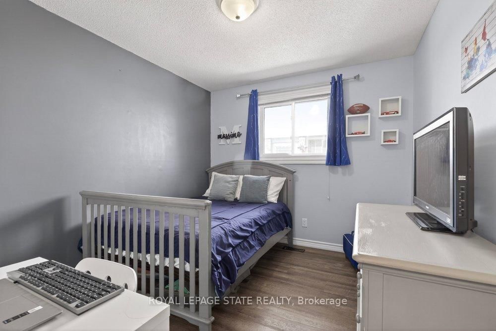 Detached House for sale at 39 Trenholme Crescent, Hamilton, Ontario, L8W 2L4 - Trenholme - MLS: X12977550