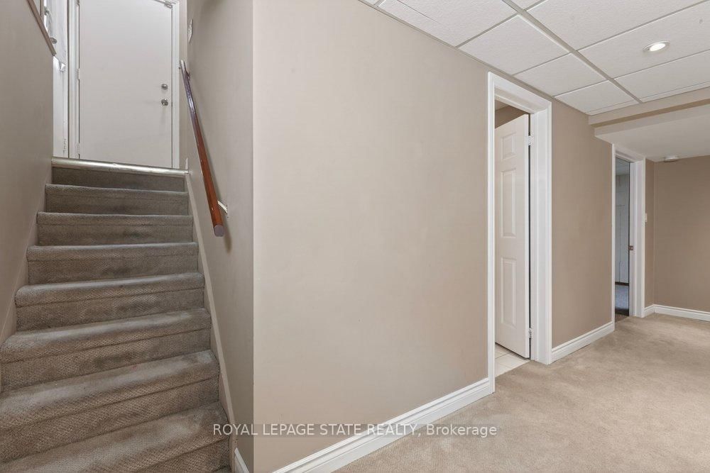 Detached House for sale at 39 Trenholme Crescent, Hamilton, Ontario, L8W 2L4 - Trenholme - MLS: X12977550