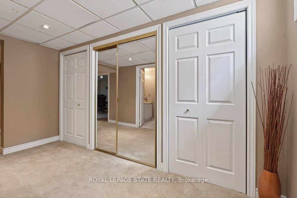 Detached House for sale at 39 Trenholme Crescent, Hamilton, Ontario, L8W 2L4 - Trenholme - MLS: X12977550