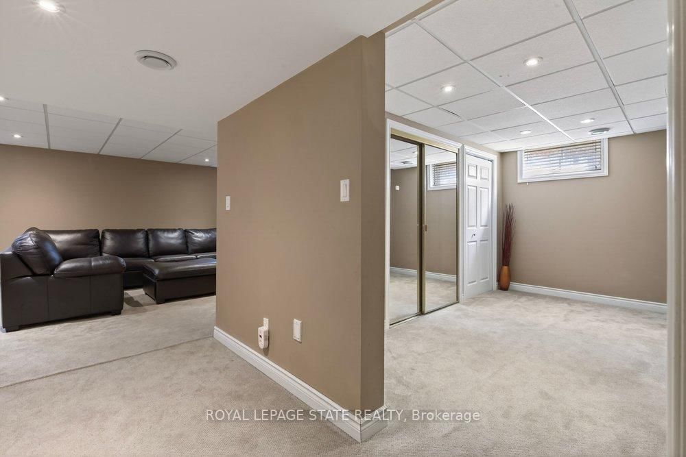 Detached House for sale at 39 Trenholme Crescent, Hamilton, Ontario, L8W 2L4 - Trenholme - MLS: X12977550