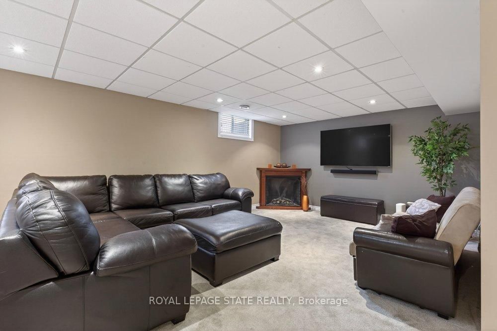 Detached House for sale at 39 Trenholme Crescent, Hamilton, Ontario, L8W 2L4 - Trenholme - MLS: X12977550