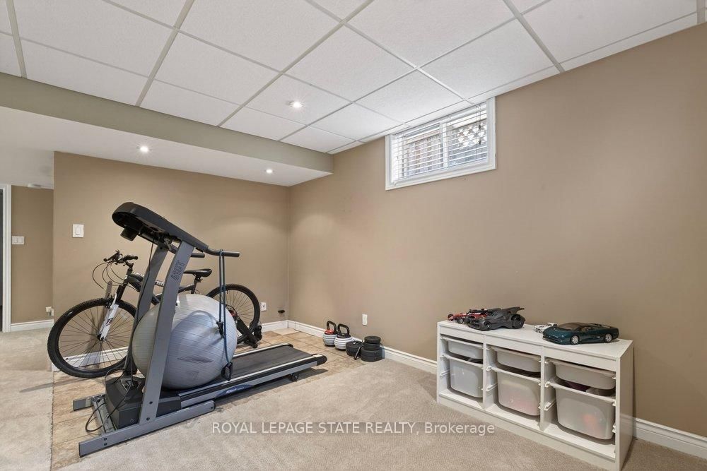 Detached House for sale at 39 Trenholme Crescent, Hamilton, Ontario, L8W 2L4 - Trenholme - MLS: X12977550