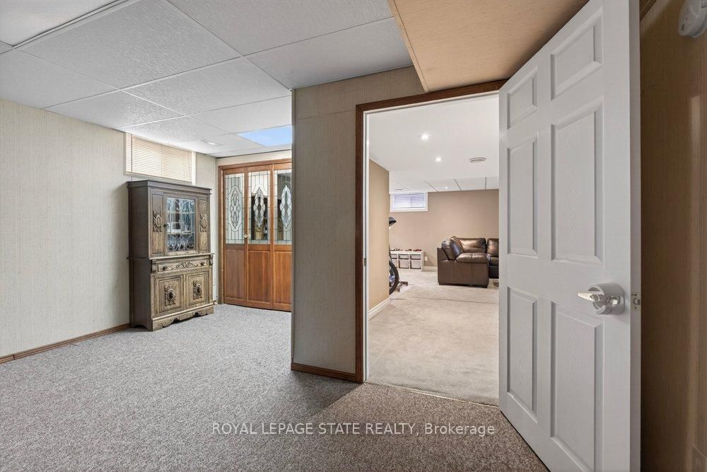 Detached House for sale at 39 Trenholme Crescent, Hamilton, Ontario, L8W 2L4 - Trenholme - MLS: X12977550