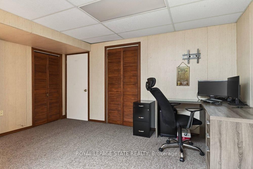 Detached House for sale at 39 Trenholme Crescent, Hamilton, Ontario, L8W 2L4 - Trenholme - MLS: X12977550