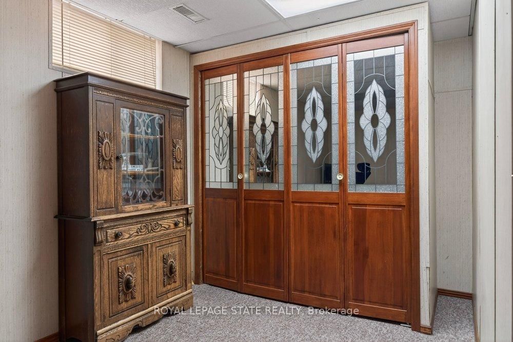 Detached House for sale at 39 Trenholme Crescent, Hamilton, Ontario, L8W 2L4 - Trenholme - MLS: X12977550