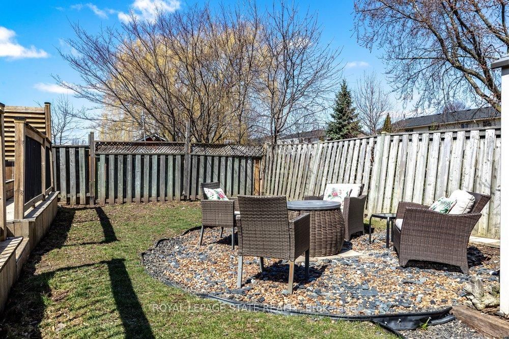 Detached House for sale at 39 Trenholme Crescent, Hamilton, Ontario, L8W 2L4 - Trenholme - MLS: X12977550