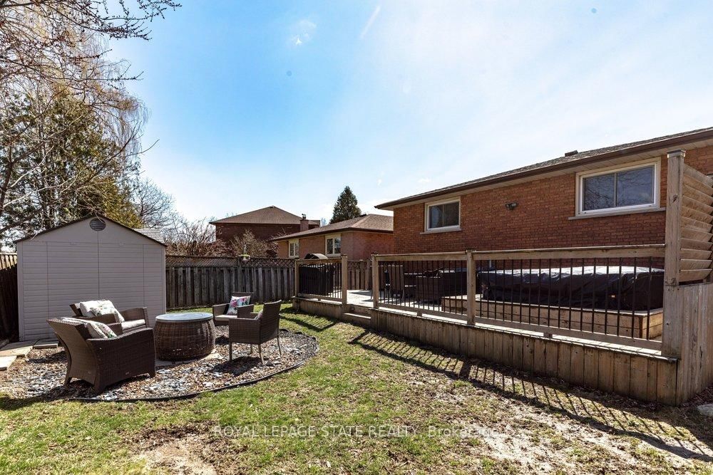 Detached House for sale at 39 Trenholme Crescent, Hamilton, Ontario, L8W 2L4 - Trenholme - MLS: X12977550