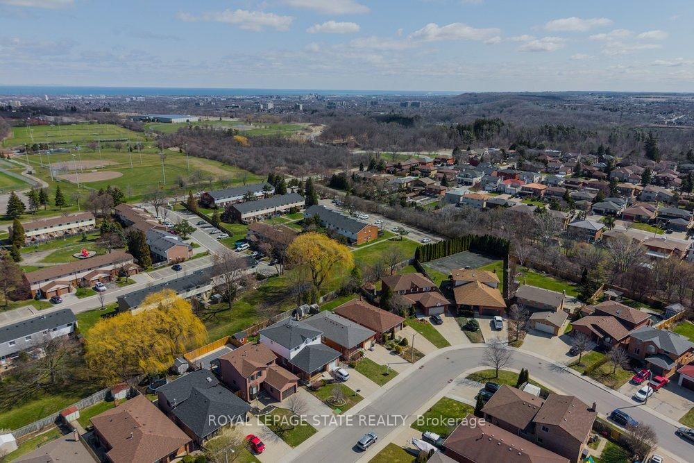 Detached House for sale at 39 Trenholme Crescent, Hamilton, Ontario, L8W 2L4 - Trenholme - MLS: X12977550