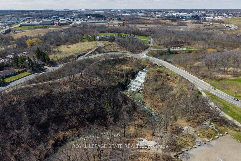 Detached House for sale at 39 Trenholme Crescent, Hamilton, Ontario, L8W 2L4 - Trenholme - MLS: X12977550