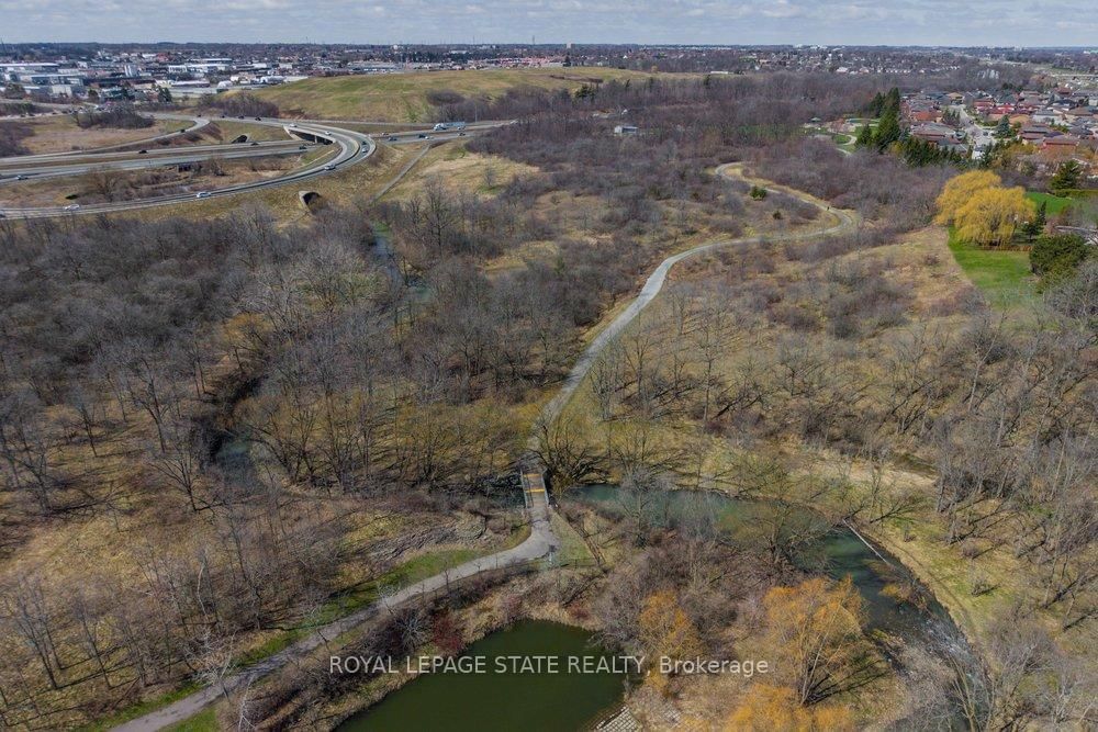 Detached House for sale at 39 Trenholme Crescent, Hamilton, Ontario, L8W 2L4 - Trenholme - MLS: X12977550