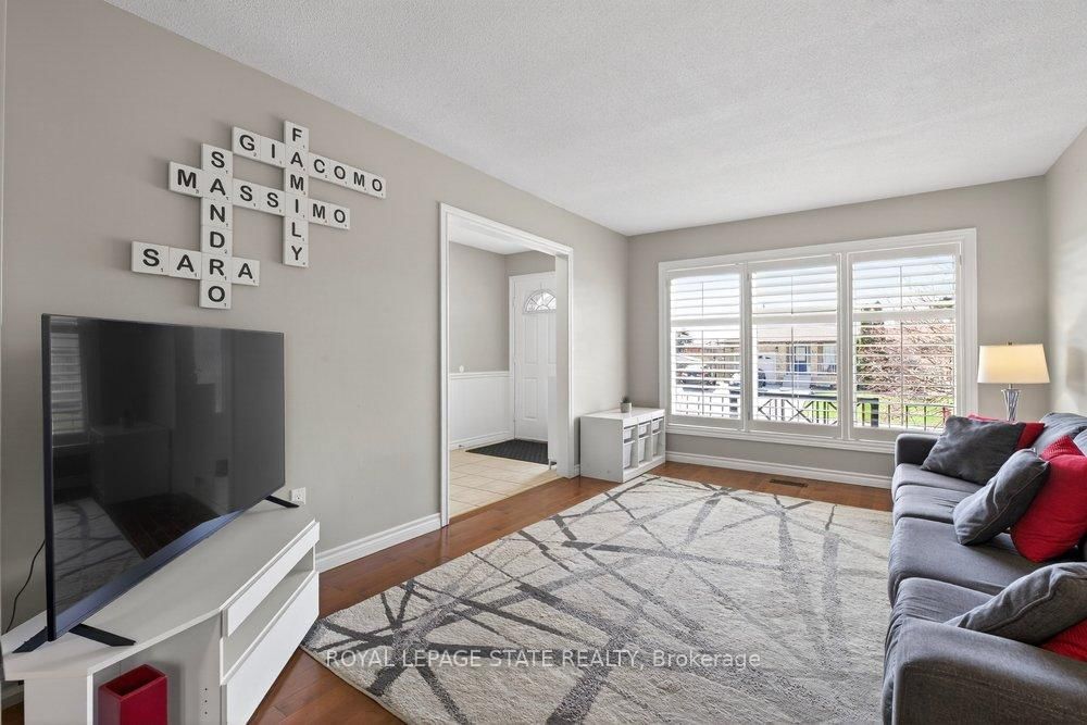 Detached House for sale at 39 Trenholme Crescent, Hamilton, Ontario, L8W 2L4 - Trenholme - MLS: X12977550