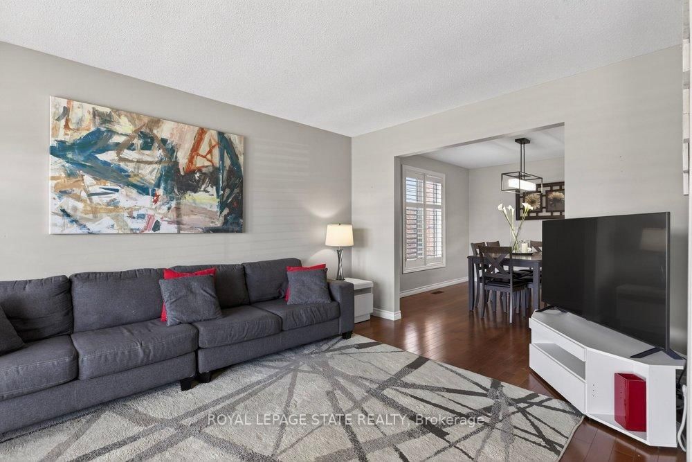 Detached House for sale at 39 Trenholme Crescent, Hamilton, Ontario, L8W 2L4 - Trenholme - MLS: X12977550