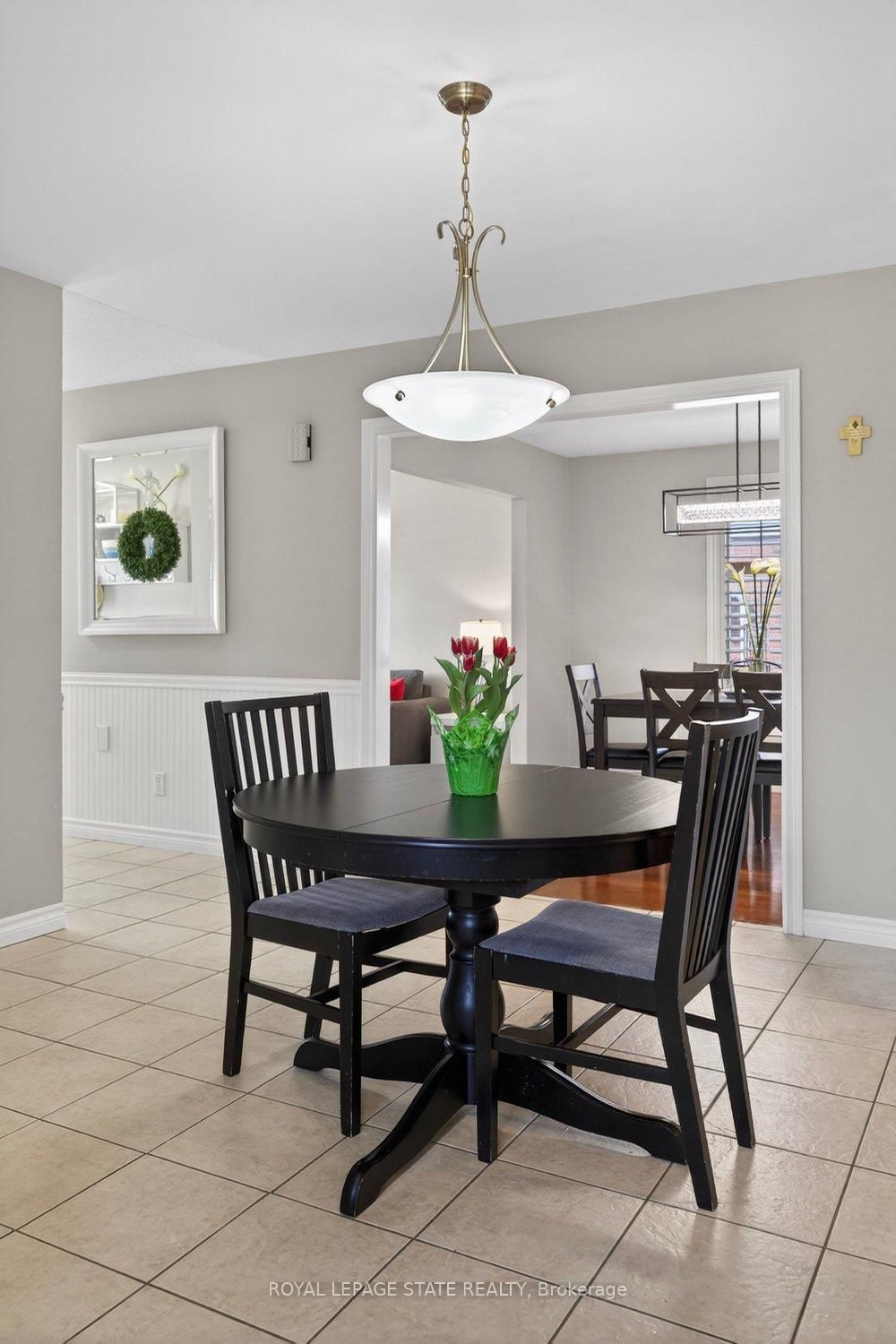 Detached House for sale at 39 Trenholme Crescent, Hamilton, Ontario, L8W 2L4 - Trenholme - MLS: X12977550