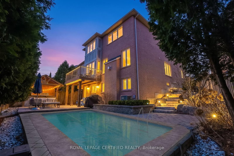 31 Peer Crt, Hamilton, L9K 0C5 | Image 2