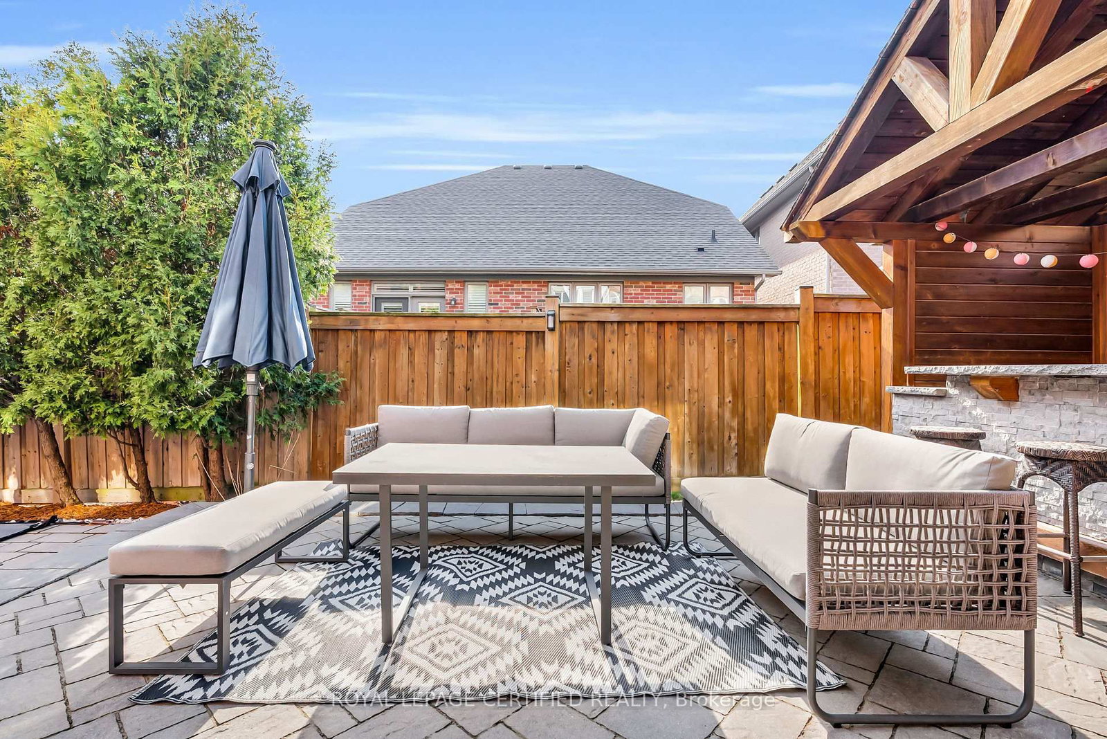 Detached House for sale at 31 Peer Court, Hamilton, Ontario, L9K 0C5 - Meadowlands - MLS: X12977562