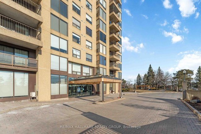 906 - 545 St Laurent Boulevard