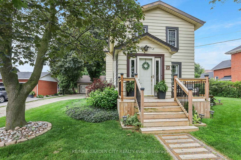 home for sale on 10 Maple Avenue