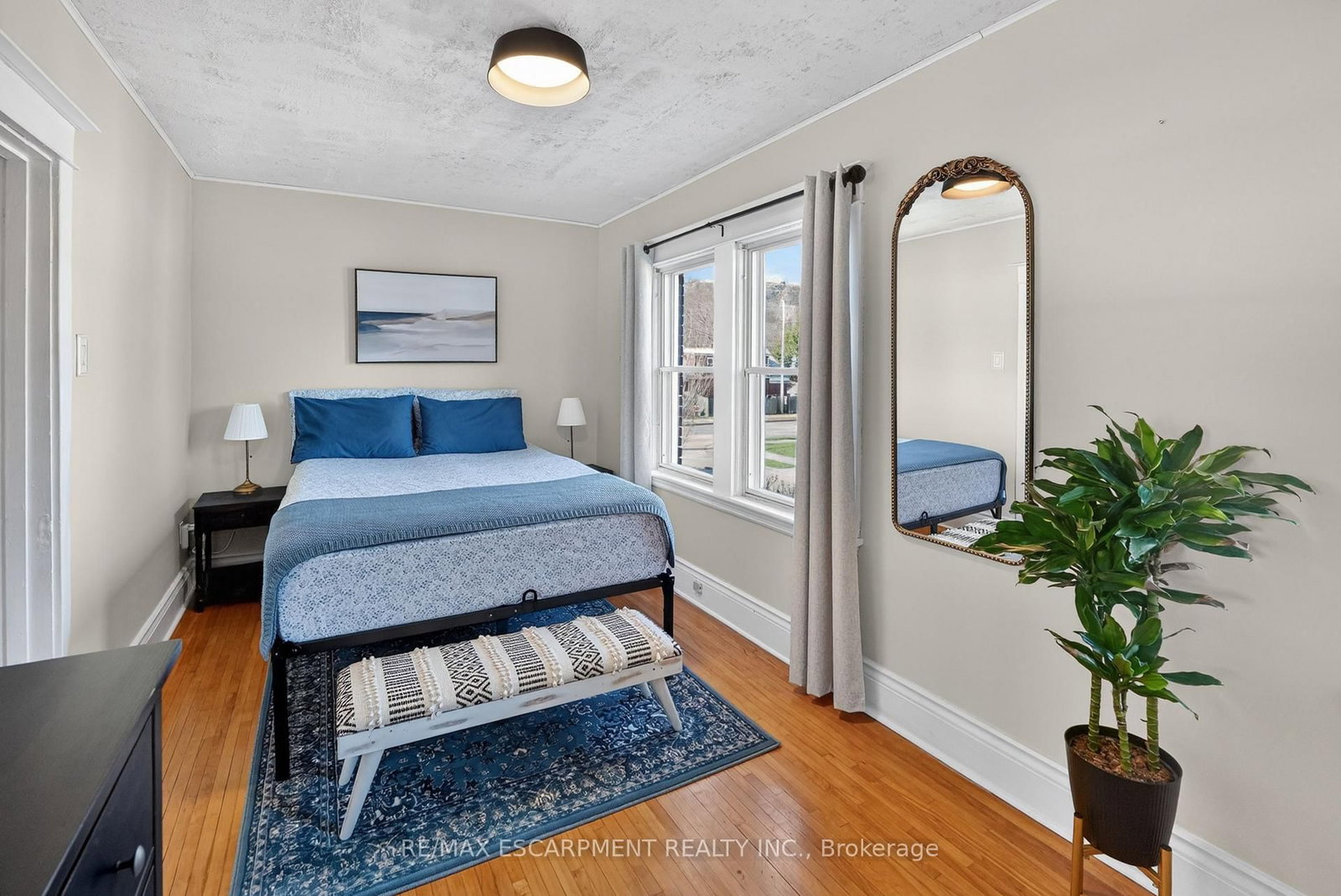 Detached House for sale at 207 EDGEMONT Street, Hamilton, Ontario, L8K 2J1 - Delta - MLS: X12977812