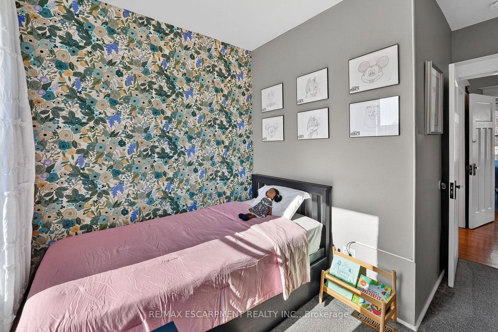 Detached House for sale at 207 EDGEMONT Street, Hamilton, Ontario, L8K 2J1 - Delta - MLS: X12977812