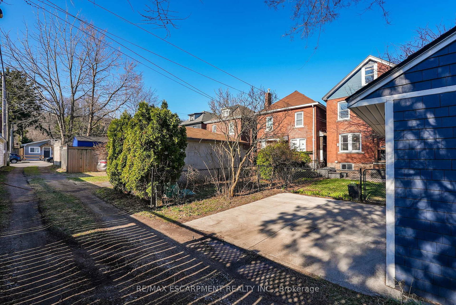 Detached House for sale at 207 EDGEMONT Street, Hamilton, Ontario, L8K 2J1 - Delta - MLS: X12977812