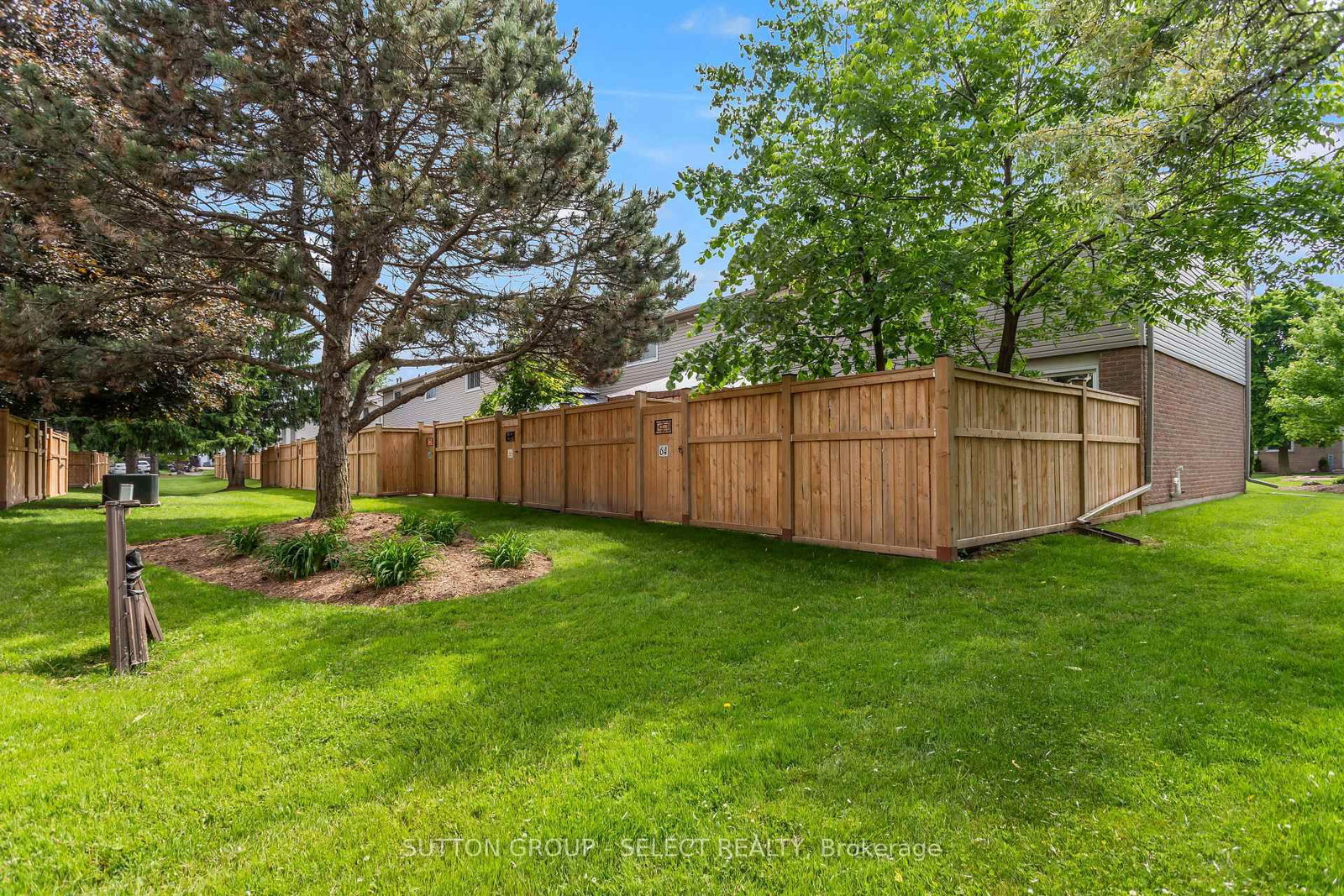 Townhouse for sale at 64-40 Tiffany Drive, London East, Ontario, N5V 3N3 - East I - MLS: X12977846