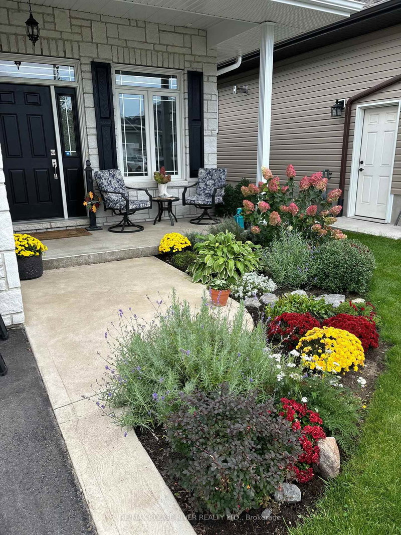 124 Brennan Cres, Bissett Creek, K0H 2H0 | Image 2