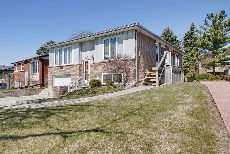 228 Holborn Dr, Kitchener, N2A 2E8 | Image 2