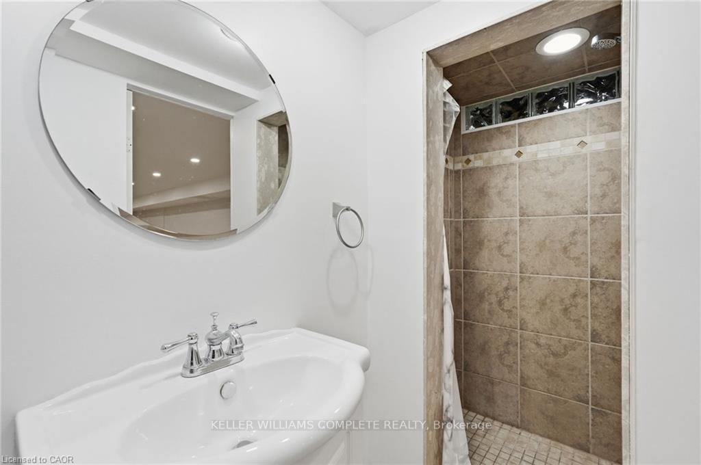 Detached House for sale at 59 Oakley Court, Hamilton, Ontario, L9G 1T7 - Ancaster - MLS: X12977942