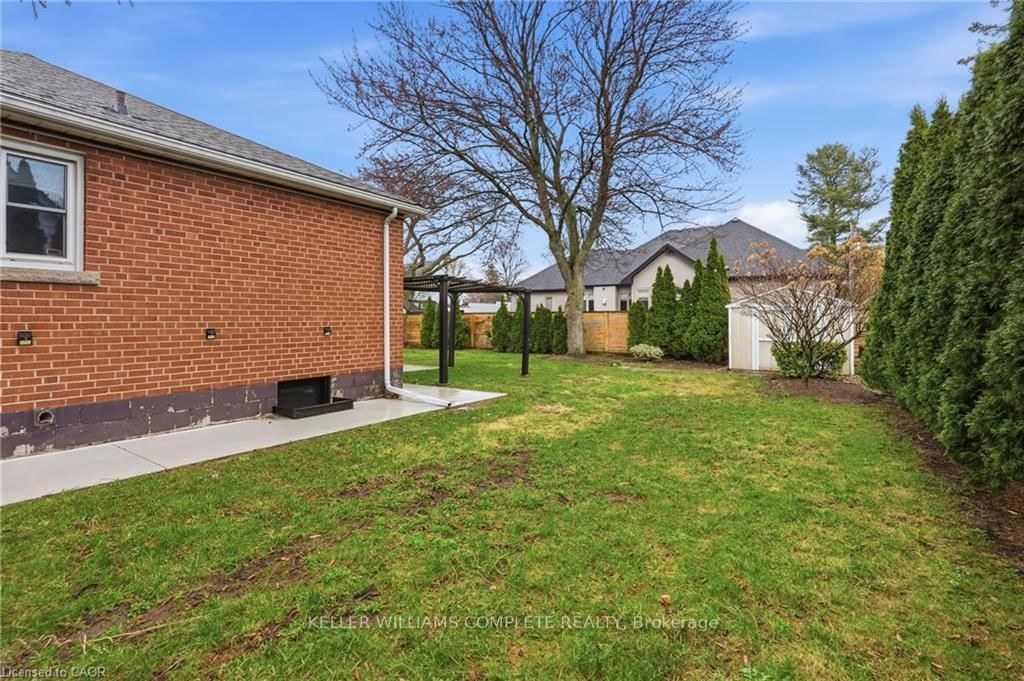 Detached House for sale at 59 Oakley Court, Hamilton, Ontario, L9G 1T7 - Ancaster - MLS: X12977942