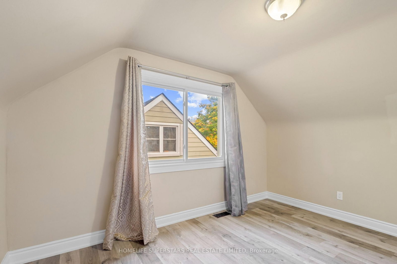 Detached House for sale at 13 Lewis Street, Hamilton, Ontario, L8H 6C3 - McQuesten - MLS: X12977998