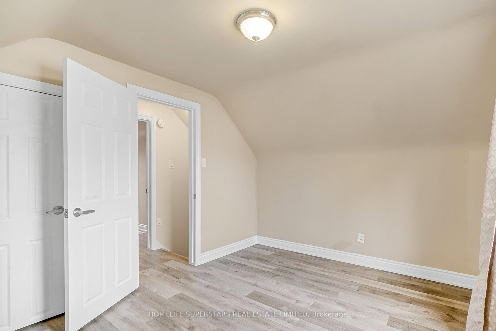 Detached House for sale at 13 Lewis Street, Hamilton, Ontario, L8H 6C3 - McQuesten - MLS: X12977998